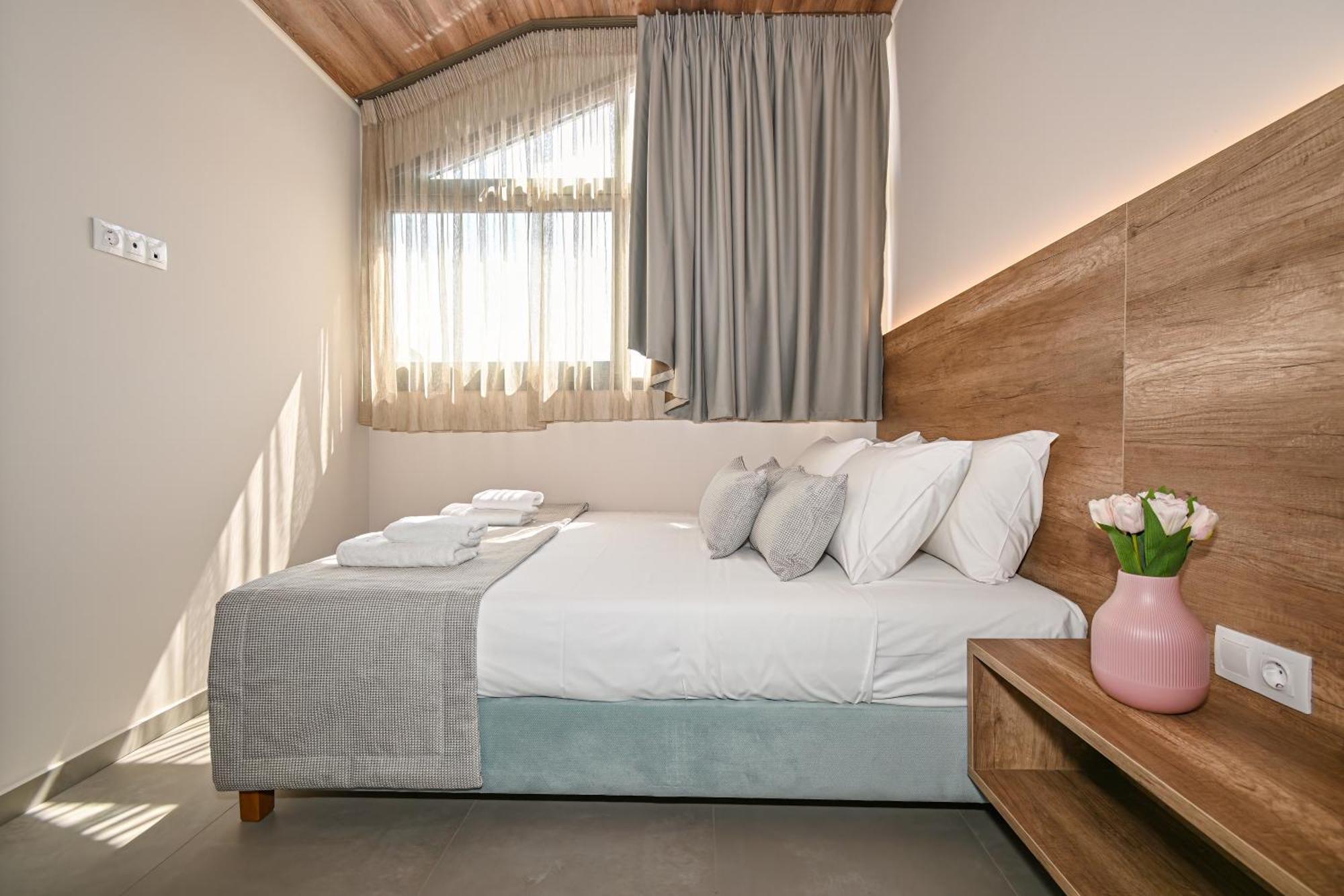 Evitel Luxury Living Aparthotel Ханиоти Екстериор снимка
